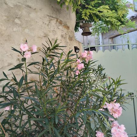 Chez Les Filles Bed & Breakfast Dions ภายนอก รูปภาพ