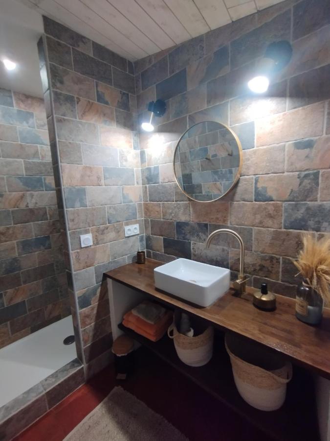Chez Les Filles Bed & Breakfast Dions ภายนอก รูปภาพ
